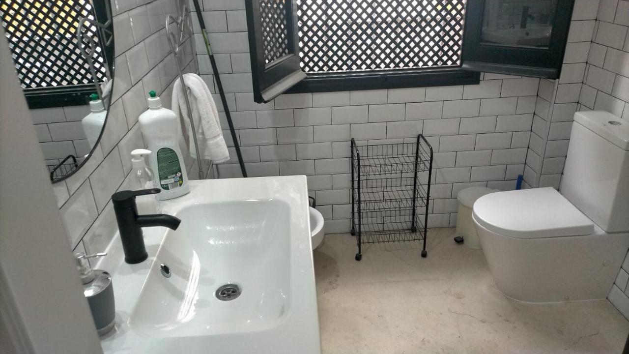 Alameda Donkey Parking Apartment Seville Luaran gambar