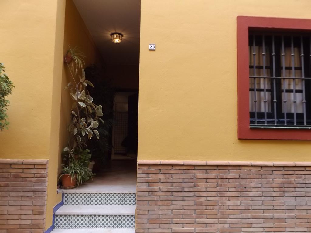 Alameda Donkey Parking Apartment Seville Luaran gambar